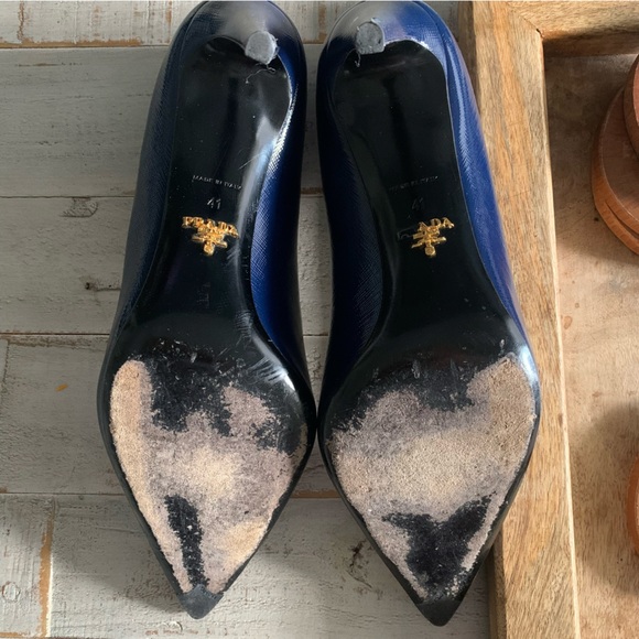 Beautiful Blue Leather Prada Pumps. - Picture 5 of 9
